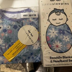 Little Sleepies bundle -NIB
Meadow mist Swaddle w headband +zippy 0-3months